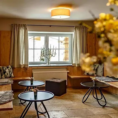 Hubertus Wellness & Breakfast Hotel 4*